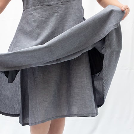 裏地付きのスカート部分は、透けにくくてペチコート要らず♪<br>同じ生地なので、快適さを損ないません。