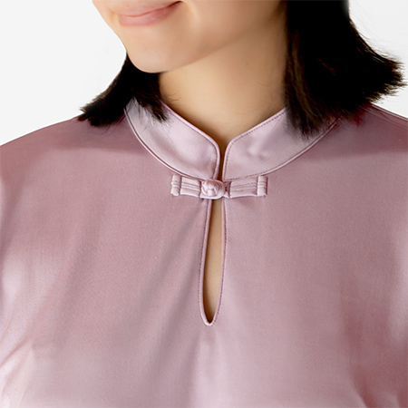 シンプルなチャイナ衿に<br>可愛いアジアンノットの「チャイナボタン」