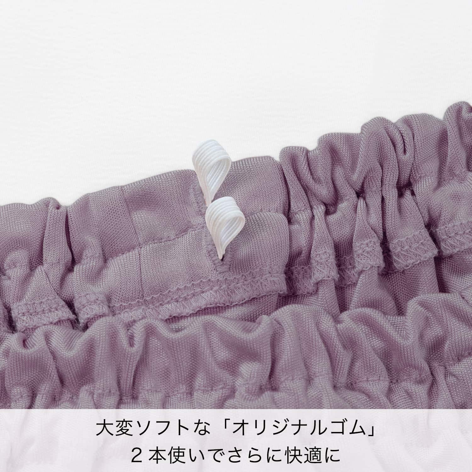 パンツは、すっきり足長に見える「ブーツカット型」