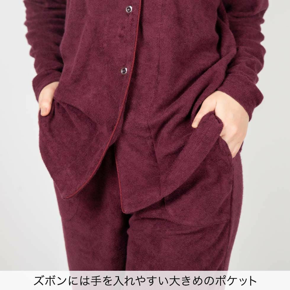 ズボンには手を入れやすい大きめのポケット