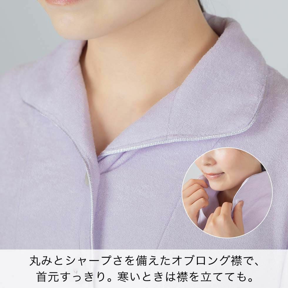 丸みとシャープさを備えたオブロング襟で、首元すっきり。寒いときは襟を立てても。