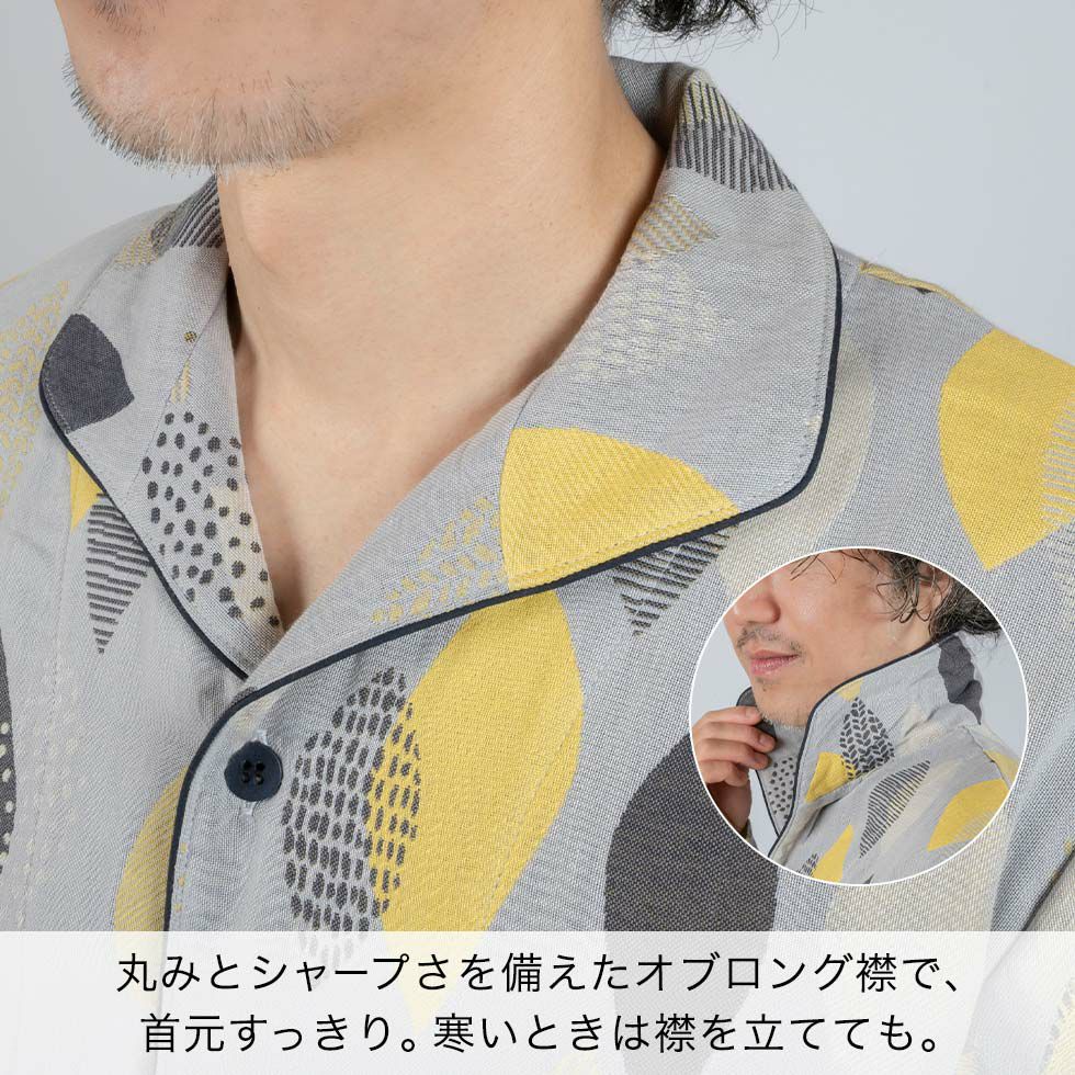 丸みとシャープさを備えたオブロング襟で、首元すっきり。 寒いときは襟を立てても。