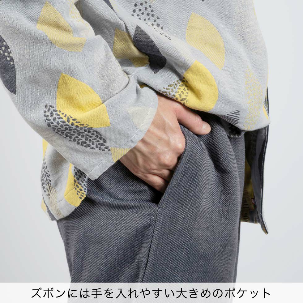 ズボンには手を入れやすい大きめのポケット