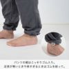 パンツの裾はこっそりゴム入り。足首が寒いときや長すぎるときはゴムを絞って。