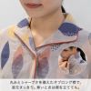 丸みとシャープさを備えたオブロング襟で、首元すっきり。 寒いときは襟を立てても。