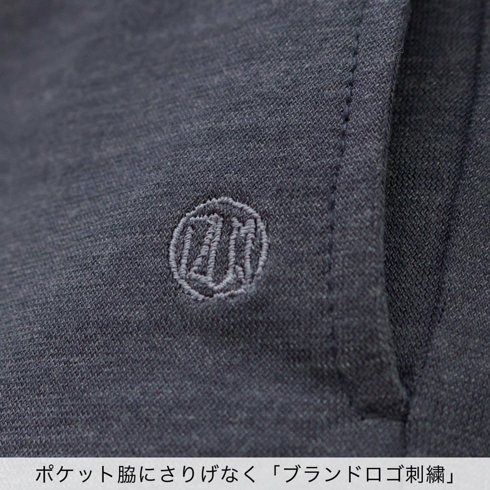 ポケット脇にさりげなく「ブランドロゴ刺繍」