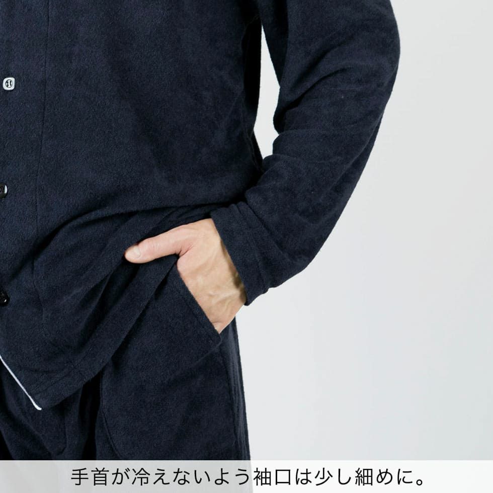 手首が冷えないよう袖口は少し細めに。