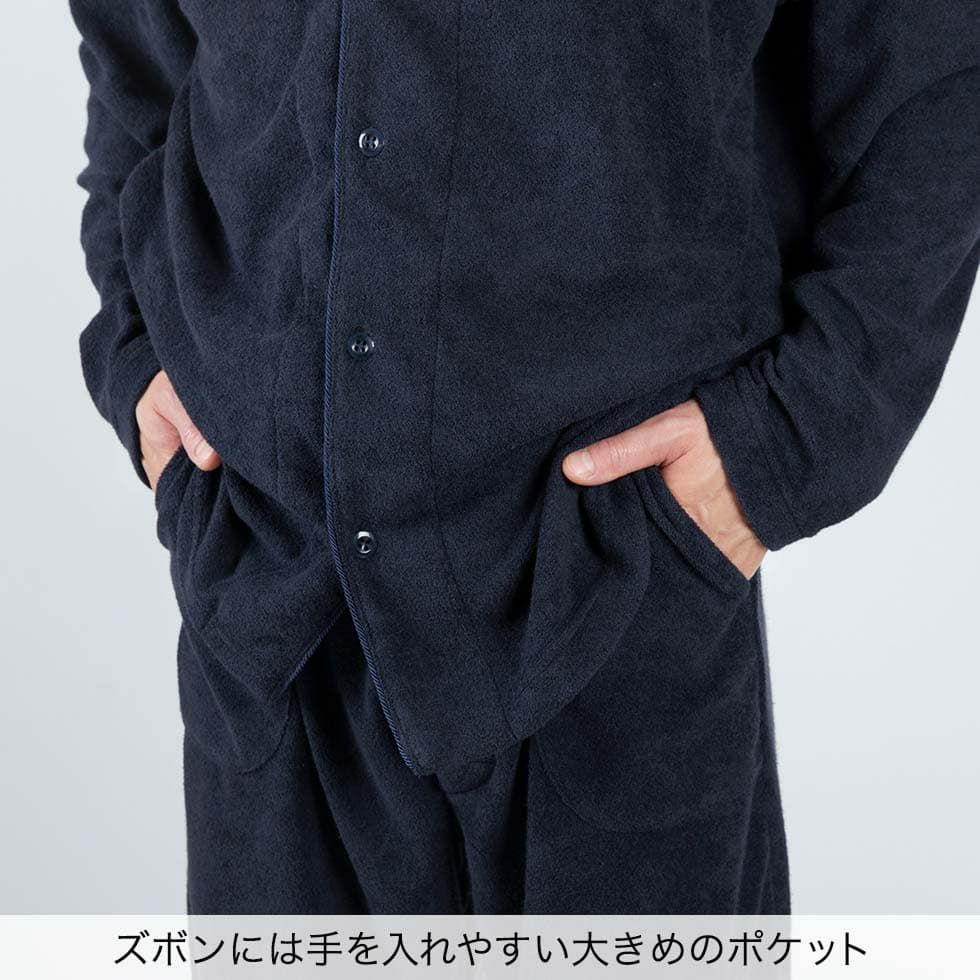 ズボンには手を入れやすい大きめのポケット