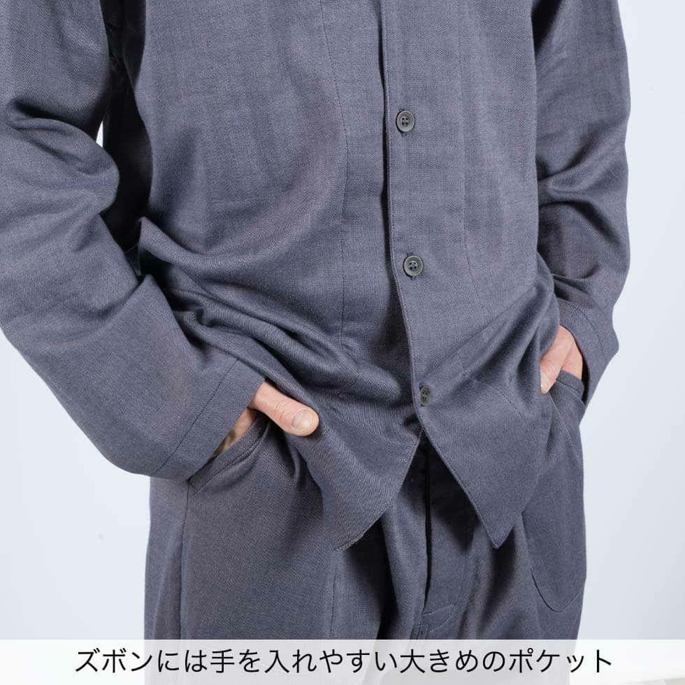 ズボンには手を入れやすい大きめのポケット