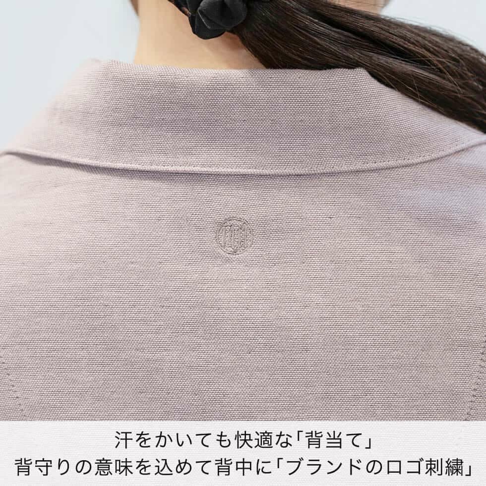 汗をかいても快適な「背当て」背守りの意味を込めて背中に「ブランドのロゴ刺繍」