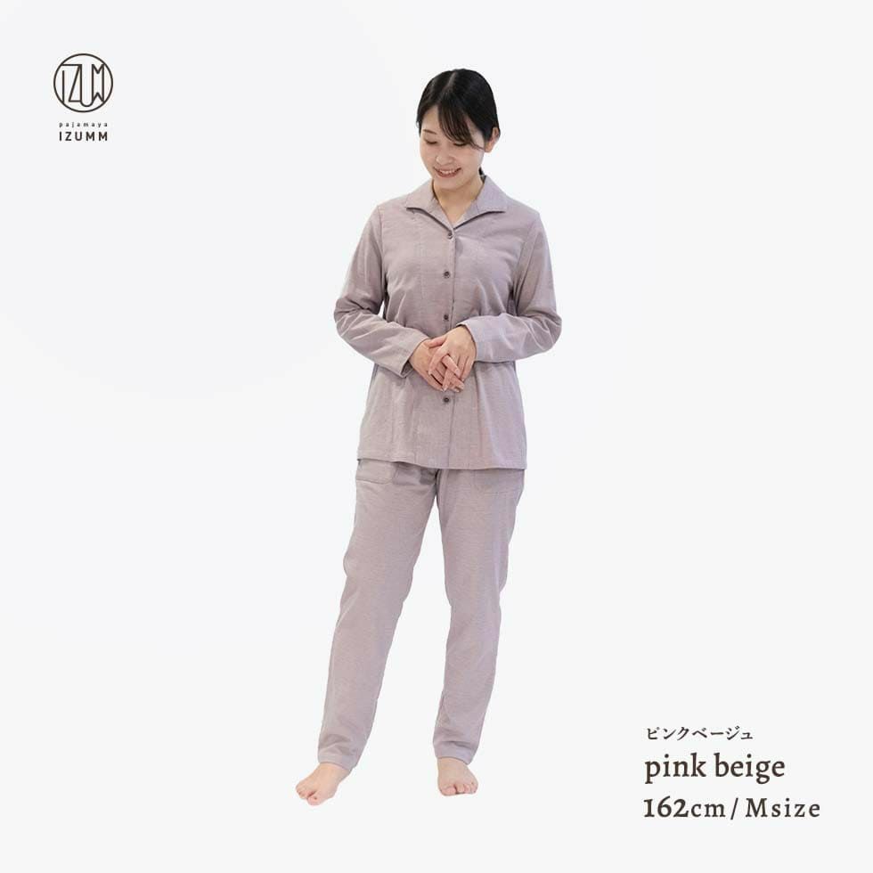 女性モデル身長：162cm Mサイズ ピンクベージュ着用