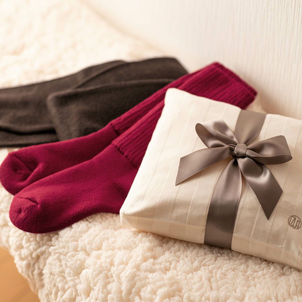 トートバッグやエコバッグとして使える布袋ラッピング付き