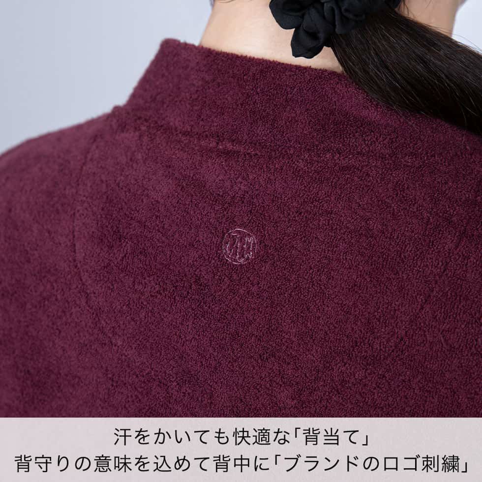 汗をかいても快適な「背当て」背守りの意味を込めて背中に「ブランドのロゴ刺繍」