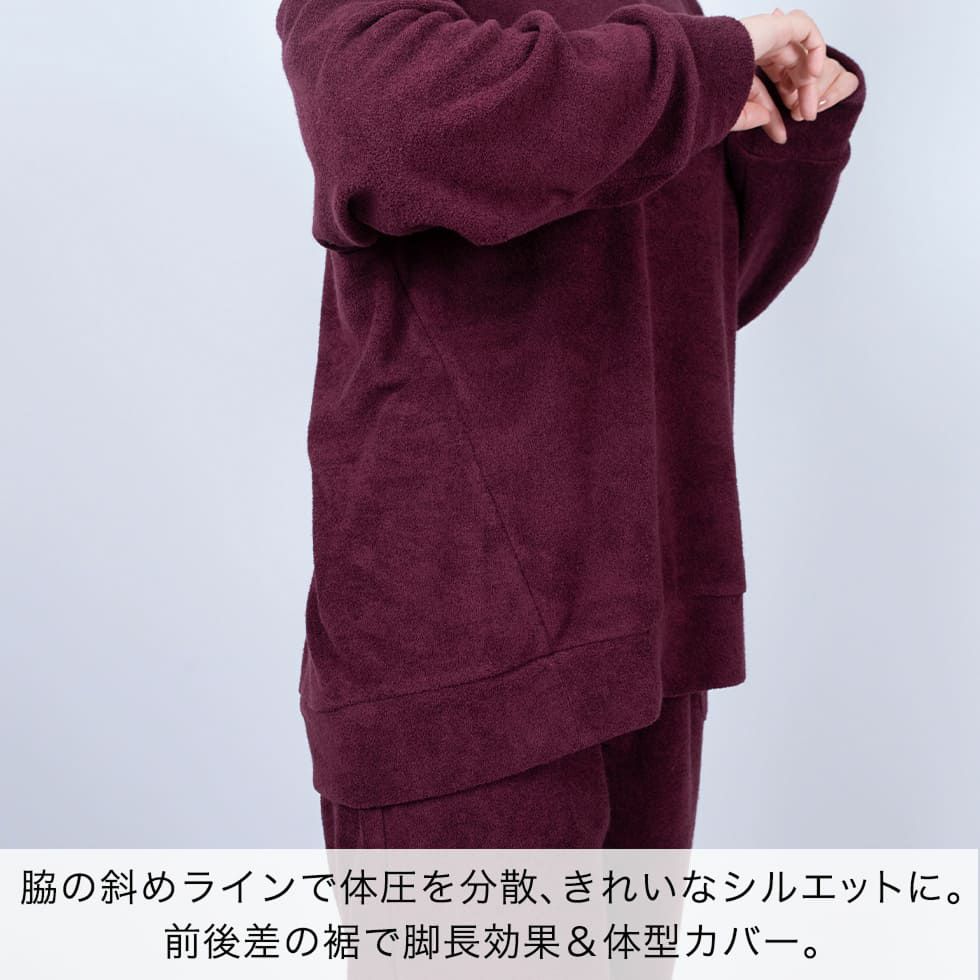 脇の斜めラインで体圧を分散、きれいなシルエットに。&#8232;前後差の裾で脚長効果＆体型カバー。